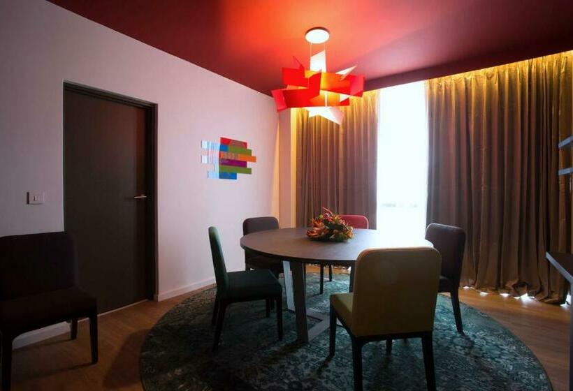 سوییت, Park Inn By Radisson Libreville