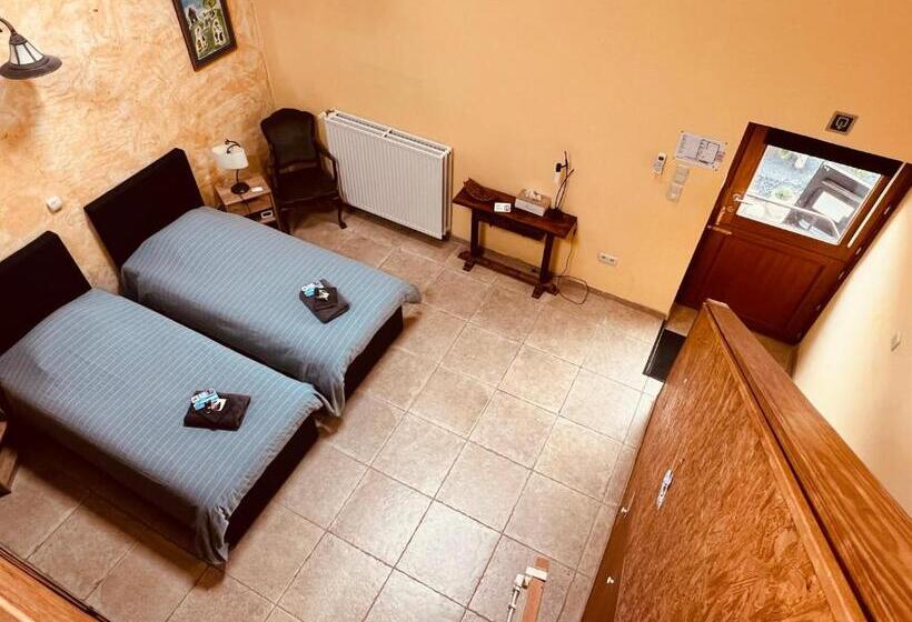 Семейный Номер, B&b Antiqua & Qook