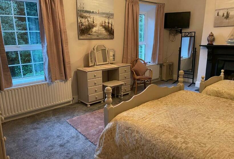 Номер Стандарт, Admiralty House
