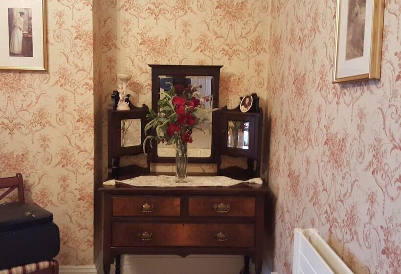 标准单人间, Innisfree House