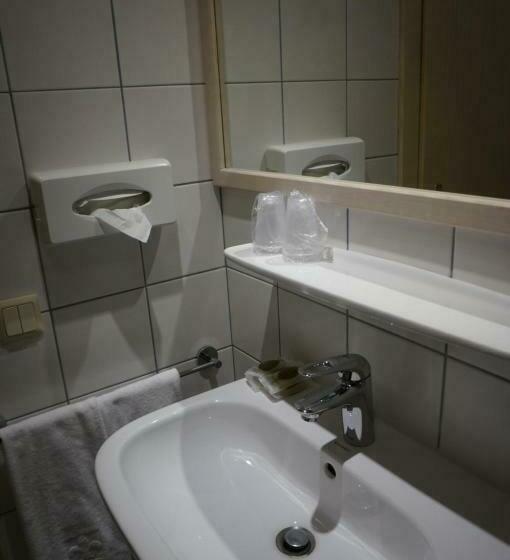 جناح جونيور مزوَّد بشرفة, Villa 7