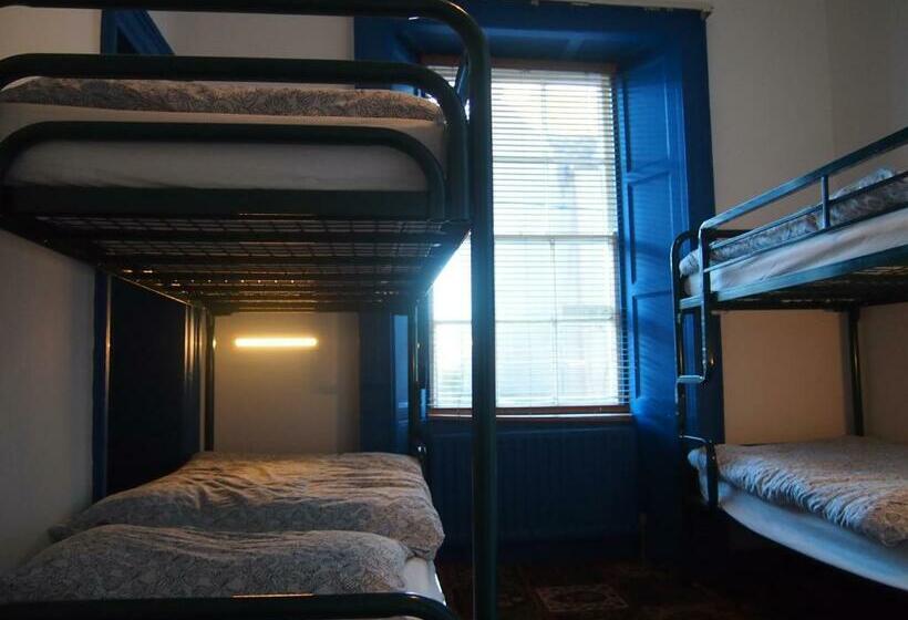 스탠다드 4인용 룸 공용 욕실, Cashel Holiday Hostel