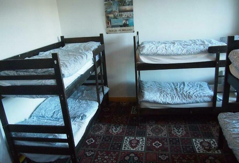 공용 욕실 구비 공동 객실 내의 침대, Cashel Holiday Hostel
