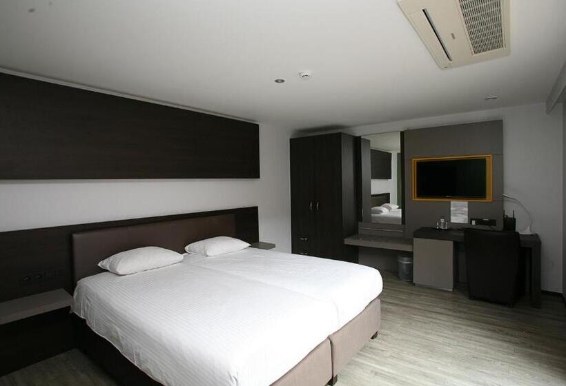 غرفة كومفورت, Au Prince Royal