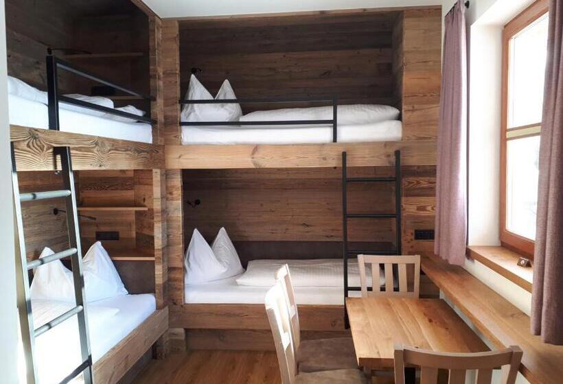 חדר סטנדרט לשלושה, Starjet