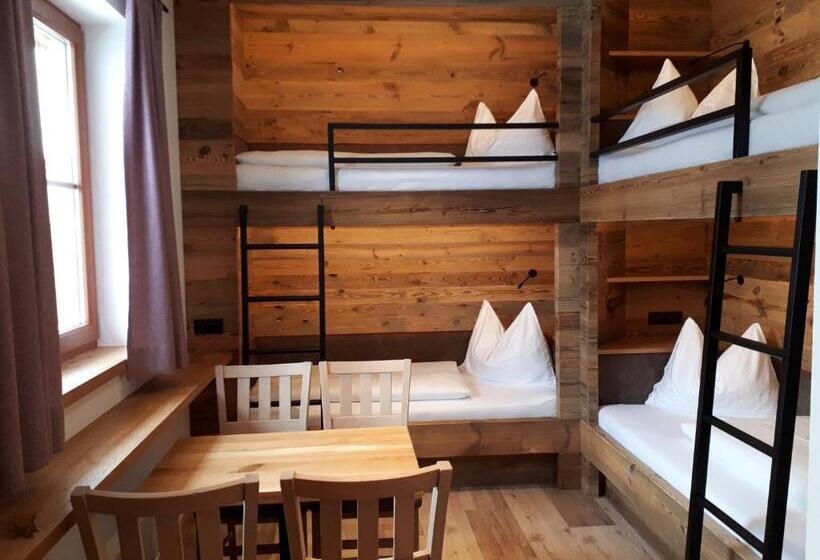 חדר סטנדרט לשלושה, Starjet