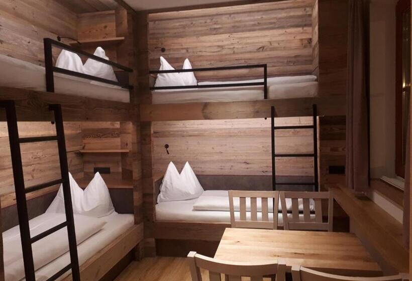 חדר סטנדרט לשלושה, Starjet