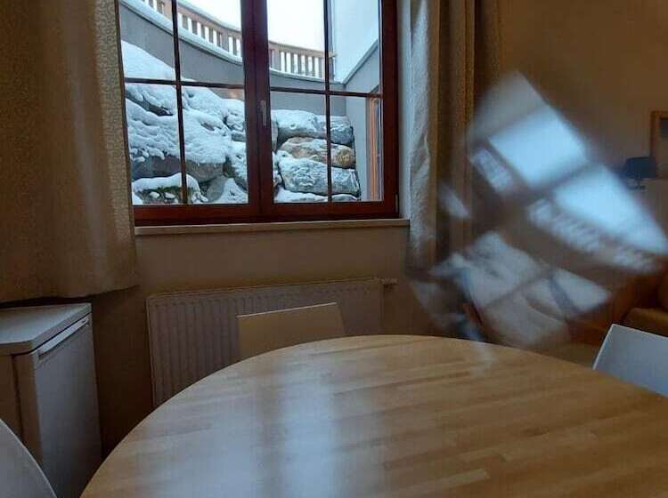 חדר סטנדרט לשלושה, Starjet