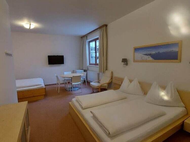 חדר סטנדרט לשלושה, Starjet