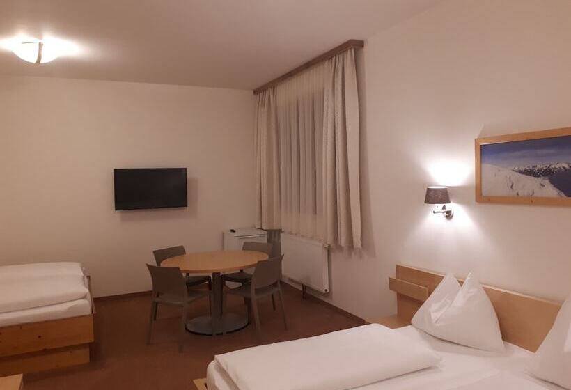 חדר סטנדרט לשלושה, Starjet