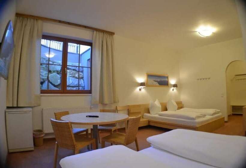 חדר סטנדרט לשלושה, Starjet