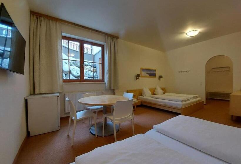 חדר סטנדרט לשלושה, Starjet