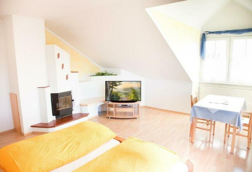 דירת שני חדרים עם מרפת, Thermenpension Gigler