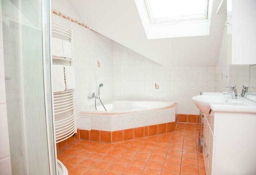 דירת שני חדרים עם מרפת, Thermenpension Gigler