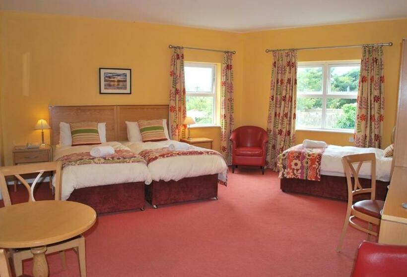 Номер Стандарт Трехместный, West View Accomodation