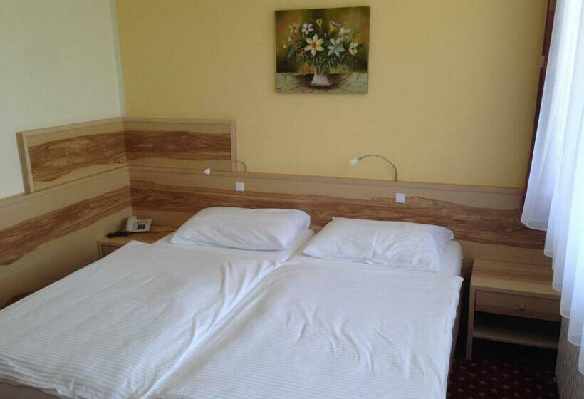 Номер Стандарт, Zum Kastell