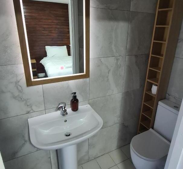 חדר דלוקס לארבעה, The Meetings B&b