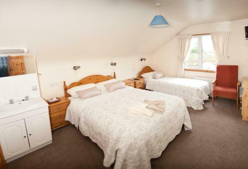 غرفة كومفورت ثلاثية, Tower Lodge B&b