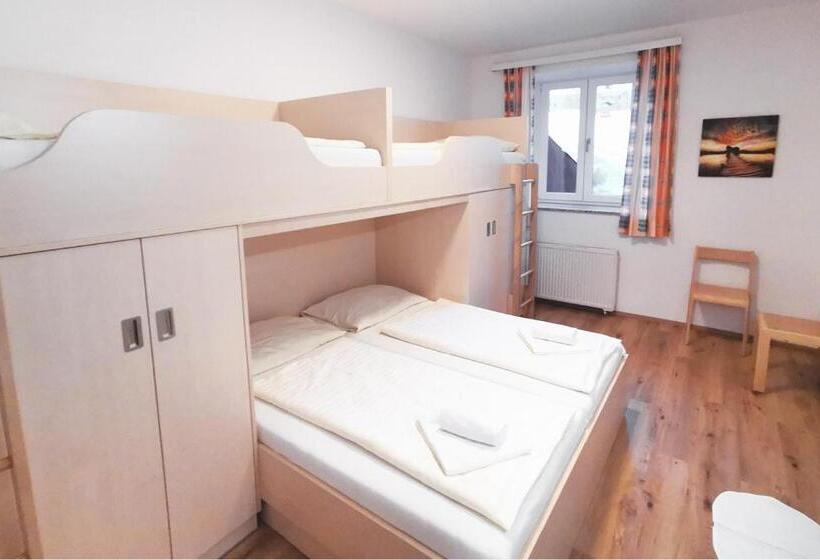 חדר סטנדרטי לארבעה עם חדר אמבטיה משותף, Jugend  Und Familiengästehaus Heiligenblut