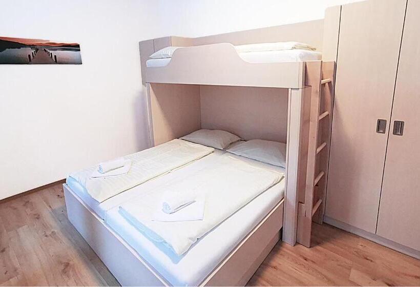 חדר סטנדרט לשלושה עם חדר אמבטיה משוף, Jugend  Und Familiengästehaus Heiligenblut