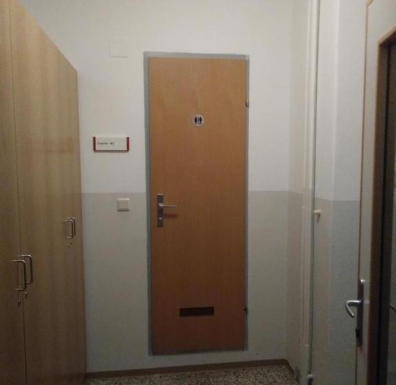 חדר סטנדרט לשלושה עם חדר אמבטיה משוף, Jugend  Und Familiengästehaus Heiligenblut