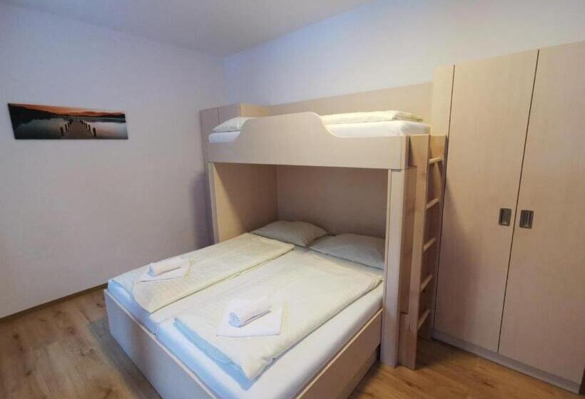 חדר סטנדרט לשלושה עם חדר אמבטיה משוף, Jugend  Und Familiengästehaus Heiligenblut