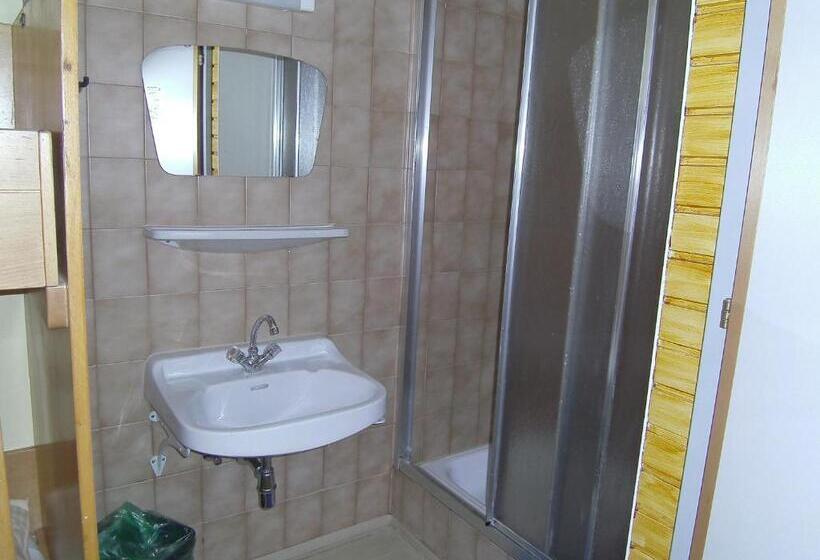 חדר סטנדרט לארבעה, Jugend  Und Familiengästehaus Heiligenblut