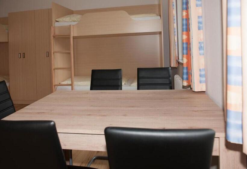 חדר סטנדרטי לארבעה עם חדר אמבטיה משותף, Jugend  Und Familiengästehaus Heiligenblut