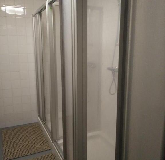 חדר משפחתי חדר אמבטיה משותף, Jugend  Und Familiengästehaus Heiligenblut