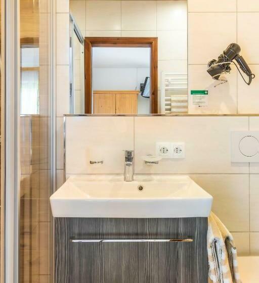 패밀리 룸, Hinterkellaubauer