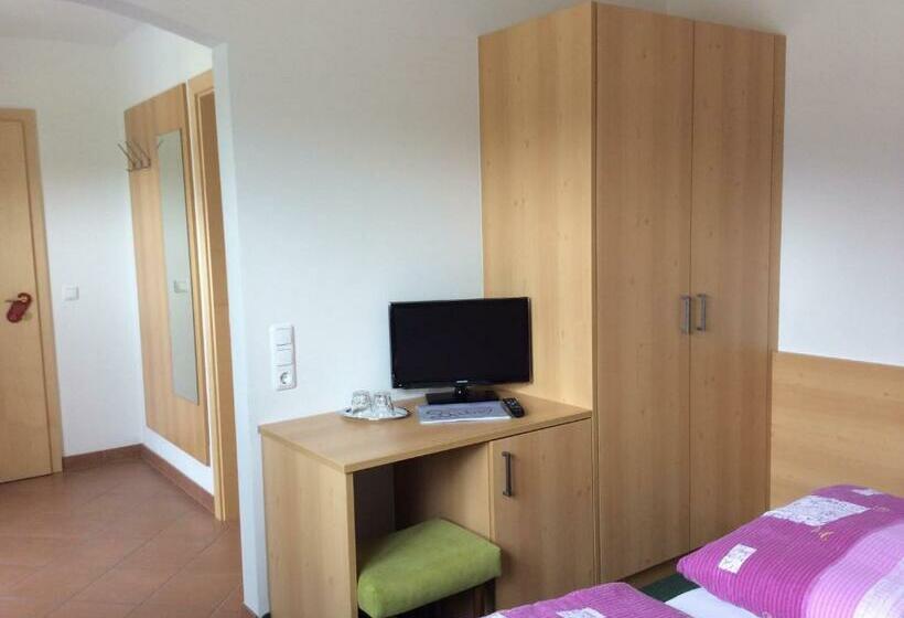 غرفة قياسية مزوَّدة بشُرفة, Zimmervermietung Babsy