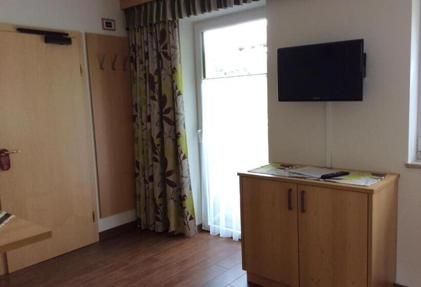 غرفة قياسية مزوَّدة بشُرفة, Zimmervermietung Babsy