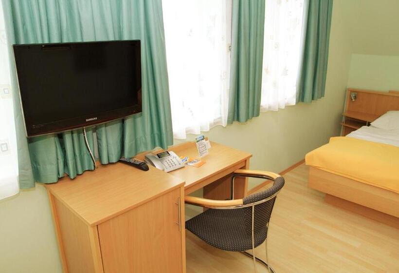 Номер Стандарт Трехместный, Highway   Bed & Breakfast