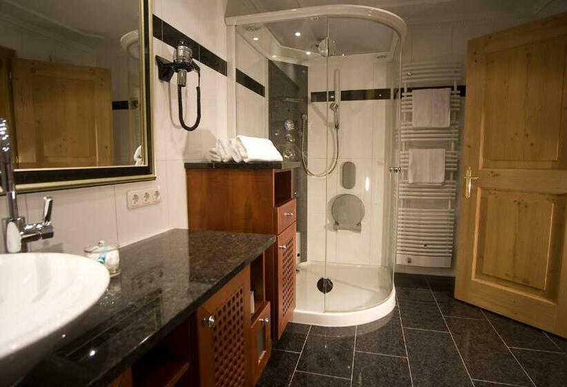 Family Suite, Acerina Superior