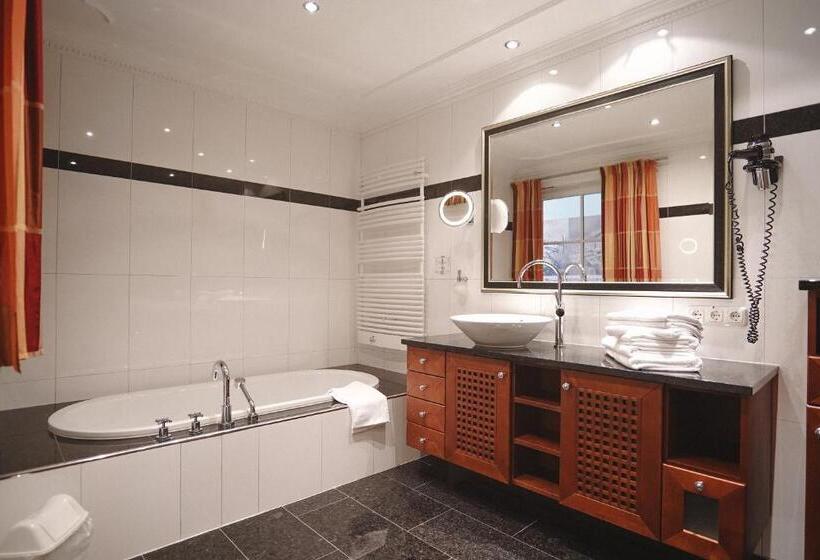 Family Suite, Acerina Superior