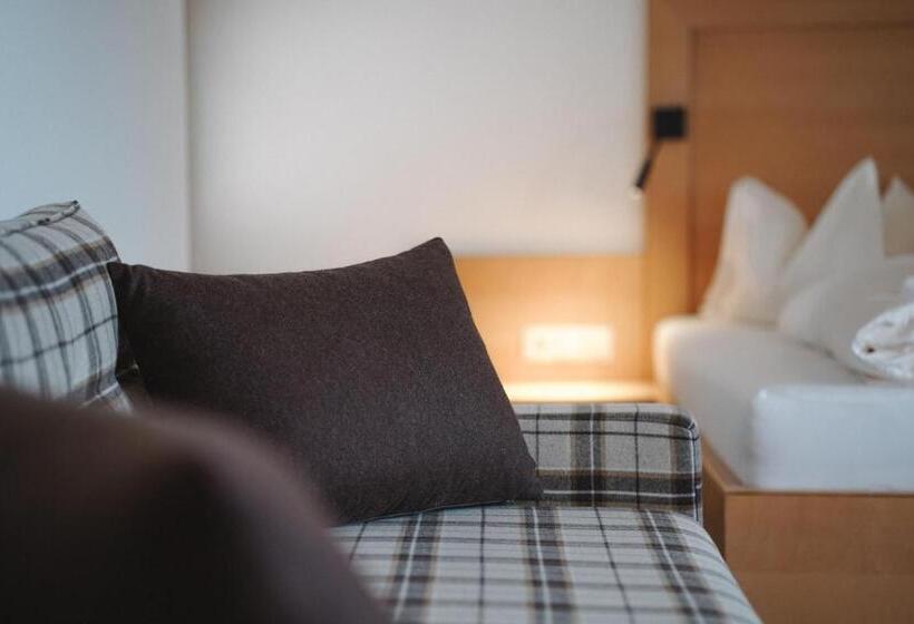 Family Suite, Acerina Superior