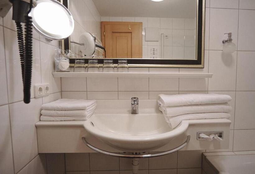Family Suite, Acerina Superior
