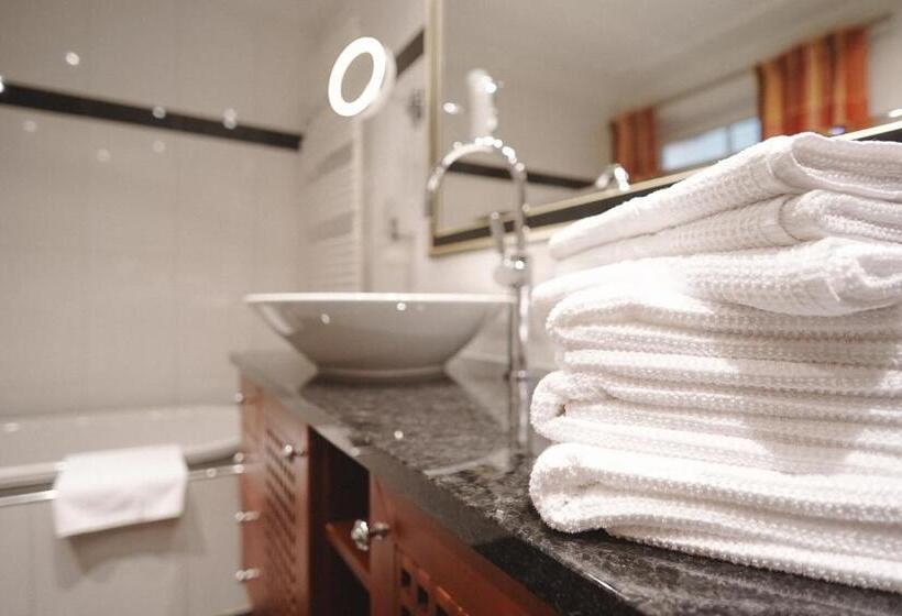 Family Suite, Acerina Superior