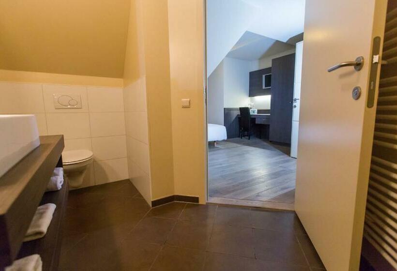 스탠다드 룸, De Spaenjerd