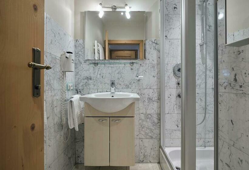 スタンダードルーム, Garni Pinzgau, Bernd Hüttl