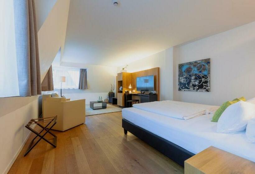 컴포트 트리플 룸, M3