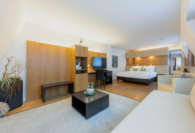 컴포트 트리플 룸, M3