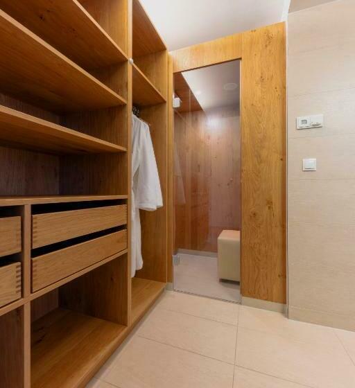 컴포트 트리플 룸, M3