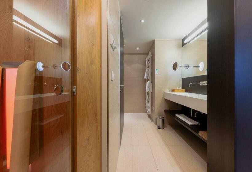 컴포트 트리플 룸, M3