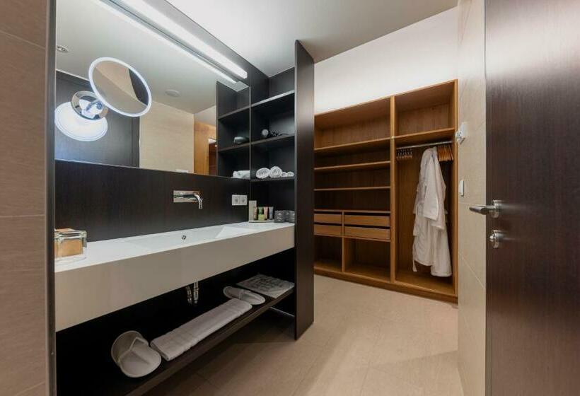 컴포트 트리플 룸, M3