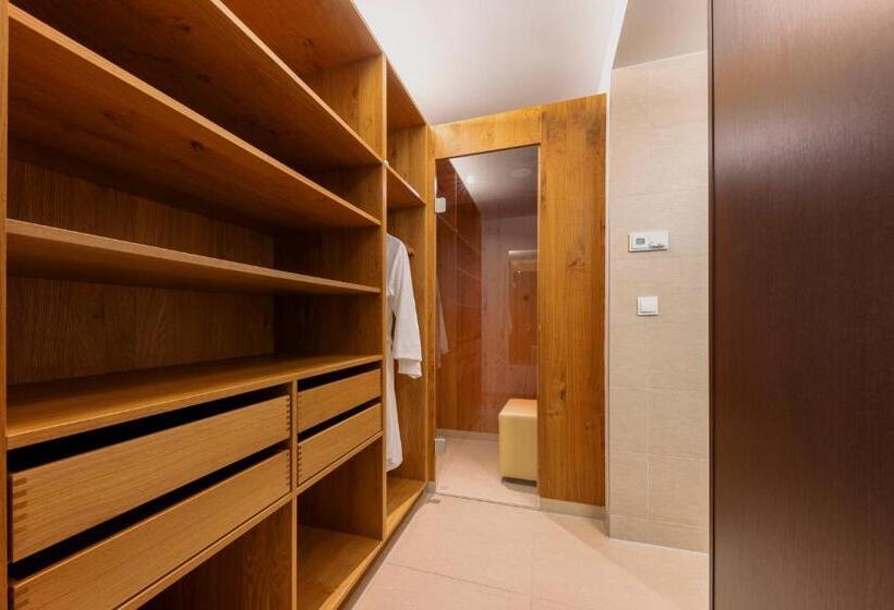 컴포트 트리플 룸, M3