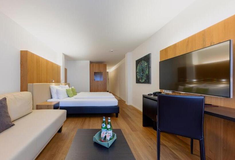 컴포트 트리플 룸, M3