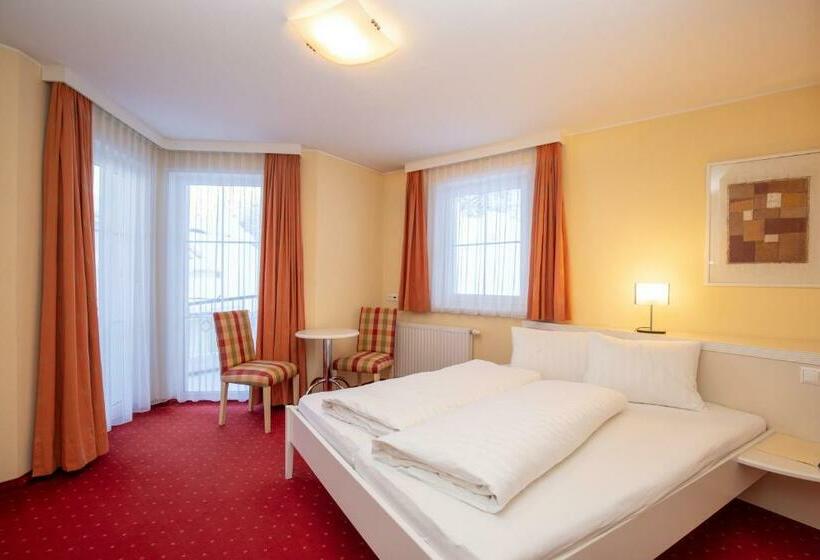 Quarto Estandar com Sacada, The Hotel   Himmlisch Wohlfühlen
