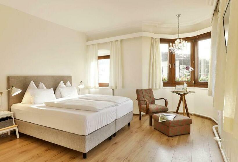 スタンダードルーム, Unterwirt   Das Kleine Gourmet