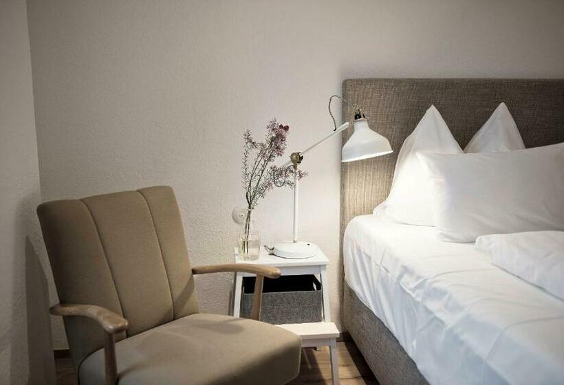 スタンダードルーム, Unterwirt   Das Kleine Gourmet